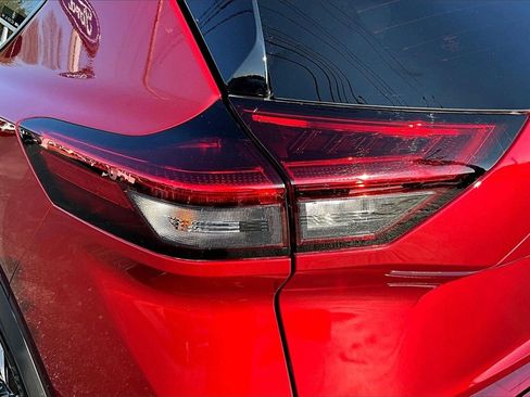 Used 2024 Nissan Rogue SL w/ SL Premium Package image 22