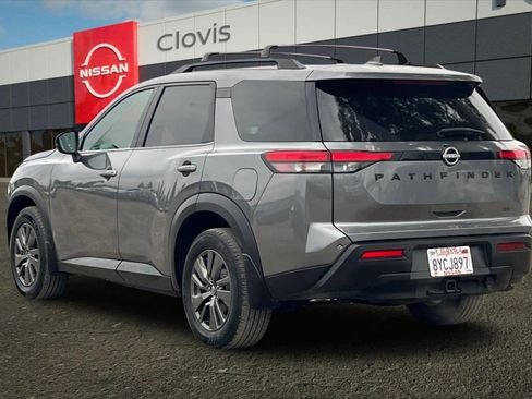 Used 2022 Nissan Pathfinder SV w/ SV Premium Package image 7