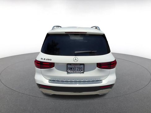 Used 2025 Mercedes-Benz GLB 250 image 12