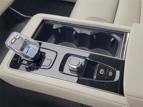 New 2026 Volvo XC90 T8 Ultra w/ Protection Package Premier image 24