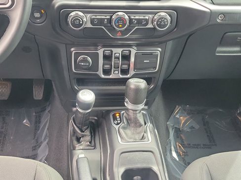 Used 2018 Jeep Wrangler Unlimited Sport S AWD/4WD image 18