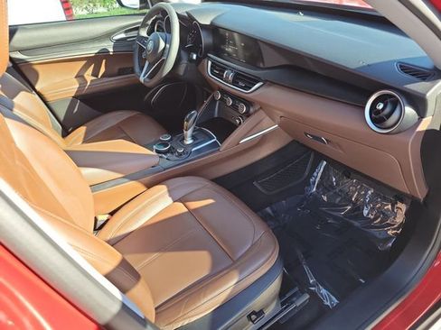 Used 2019 Alfa Romeo Stelvio image 16
