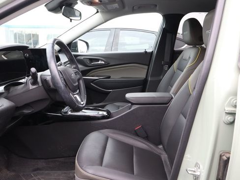 Used 2025 Chevrolet Trax ACTIV w/ Sunroof Package FWD image 9