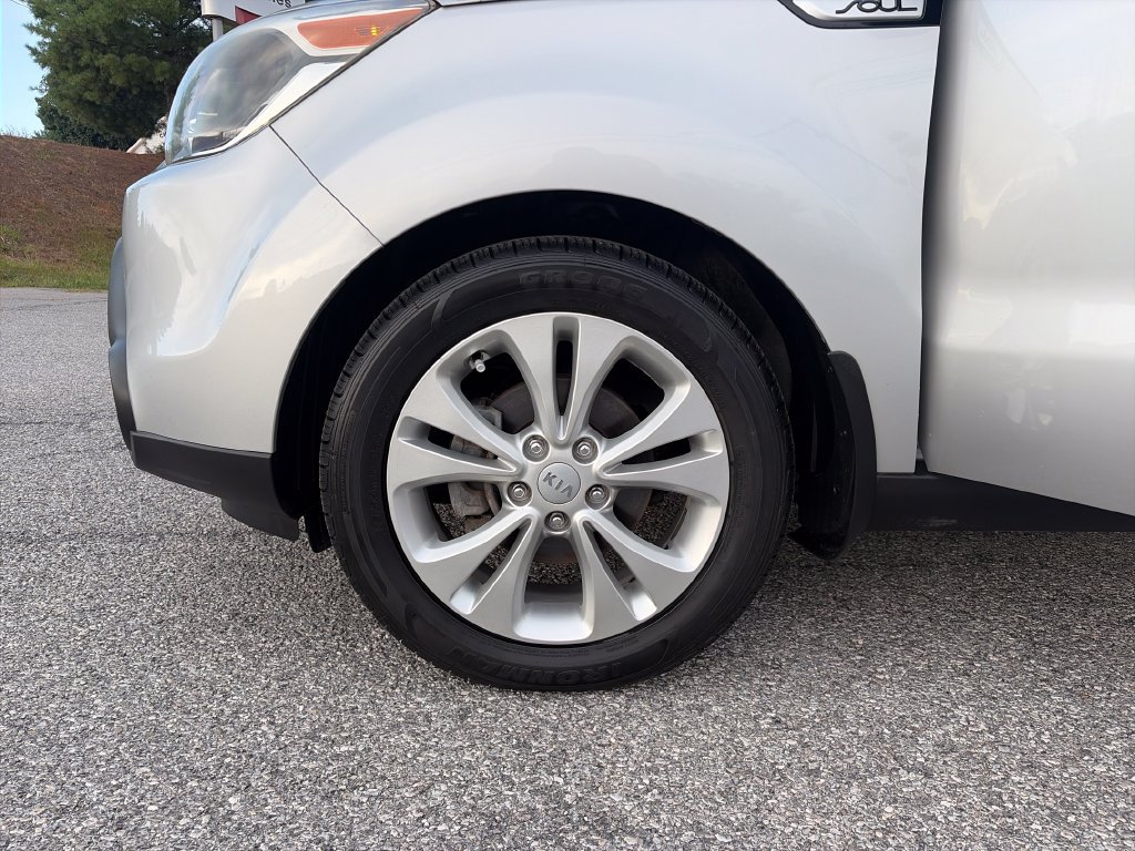 Used 2014 Kia Soul + w/ Primo Package FWD image 28