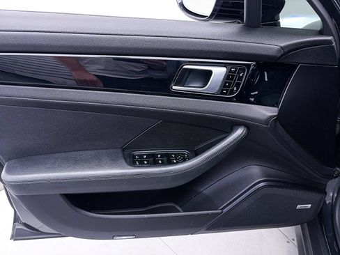 Used 2018 Porsche Panamera image 19