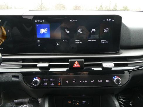 Used 2026 Kia Sportage EX w/ EX Panorama Roof Package image 17