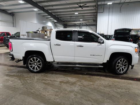 Used 2021 GMC Canyon Denali image 2