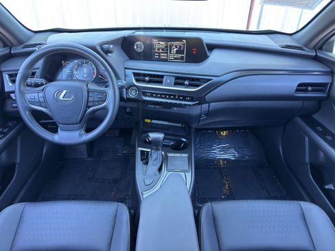 Used 2022 Lexus UX 200 image 10