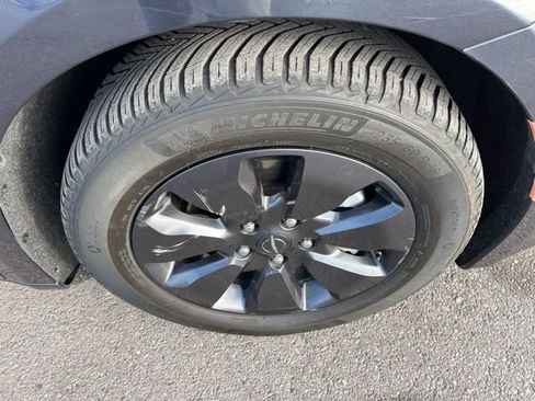 Used 2020 Chrysler Pacifica Touring-L w/ S Appearance Package image 23