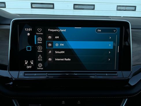 Used 2025 Volkswagen Atlas SE image 34