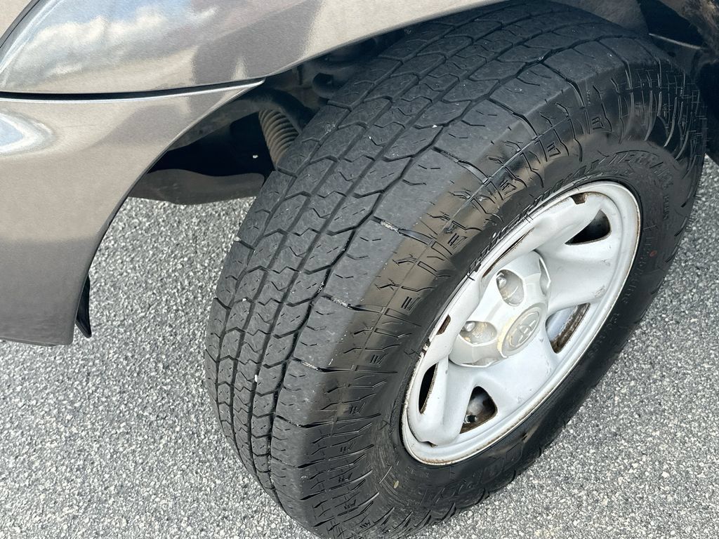 Used 2014 Toyota Tacoma 4x4 Double Cab w/ SR5 Package image 25