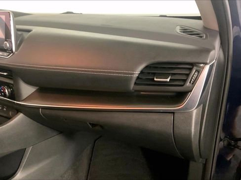 Used 2024 Nissan Rogue SV AWD/4WD image 16