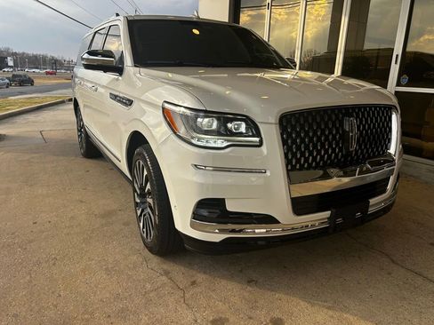 Used 2023 Lincoln Navigator Black Label image 4