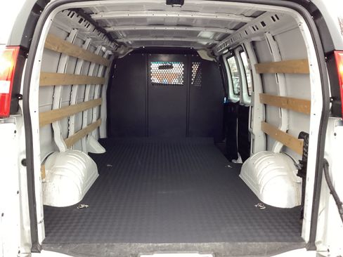 Used 2024 Chevrolet Express 2500 w/ Driver Convenience Package image 15