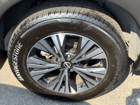 Used 2023 Nissan Rogue SV AWD/4WD image 8