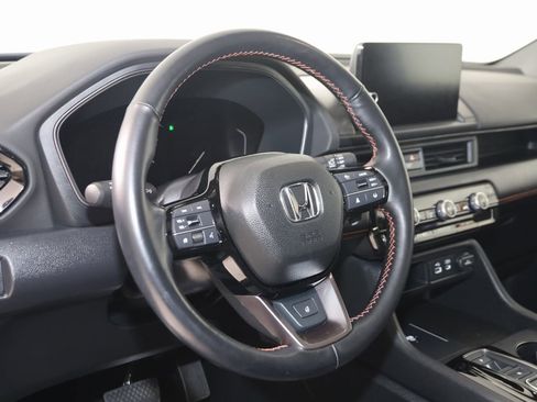 Used 2023 Honda Pilot TrailSport image 6