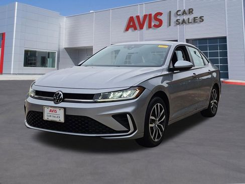 Used 2025 Volkswagen Jetta SE FWD image 1