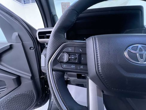 Used 2025 Toyota Tacoma SR5 AWD/4WD image 20