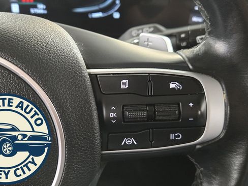 Used 2023 Kia Sportage EX w/ EX Premium Package image 13