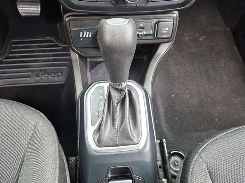 Used 2021 Jeep Renegade Latitude AWD/4WD image 11