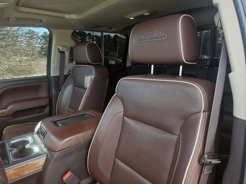 Used 2018 Chevrolet Silverado 2500 High Country w/ Duramax Plus Package image 13