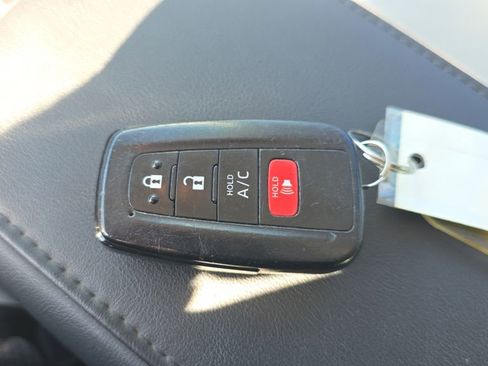 Used 2021 Toyota Prius Prime Limited FWD image 28