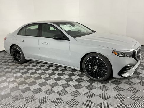New 2025 Mercedes-Benz E 450 4MATIC Sedan image 2