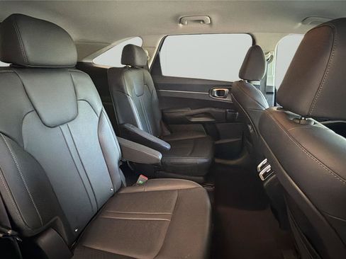 Used 2025 Kia Sorento EX AWD/4WD image 13