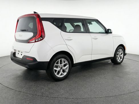 Used 2025 Kia Soul LX w/ LX Technology Package FWD image 9