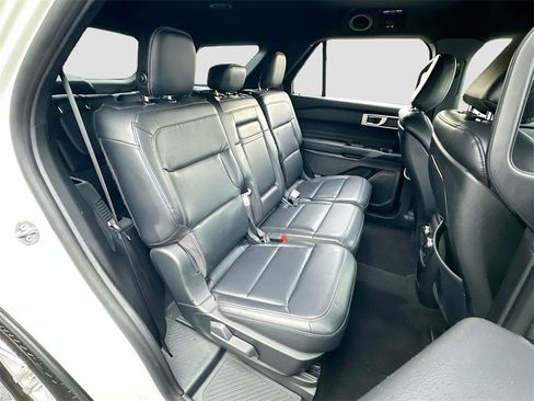 Used 2020 Ford Explorer XLT w/ Equipment Group 202A image 26