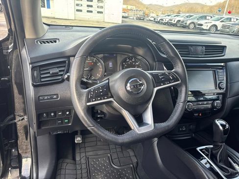 Used 2019 Nissan Rogue SV image 14