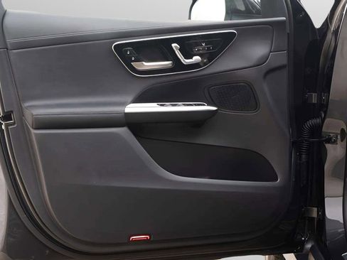 Used 2024 Mercedes-Benz GLC 300 4MATIC image 25