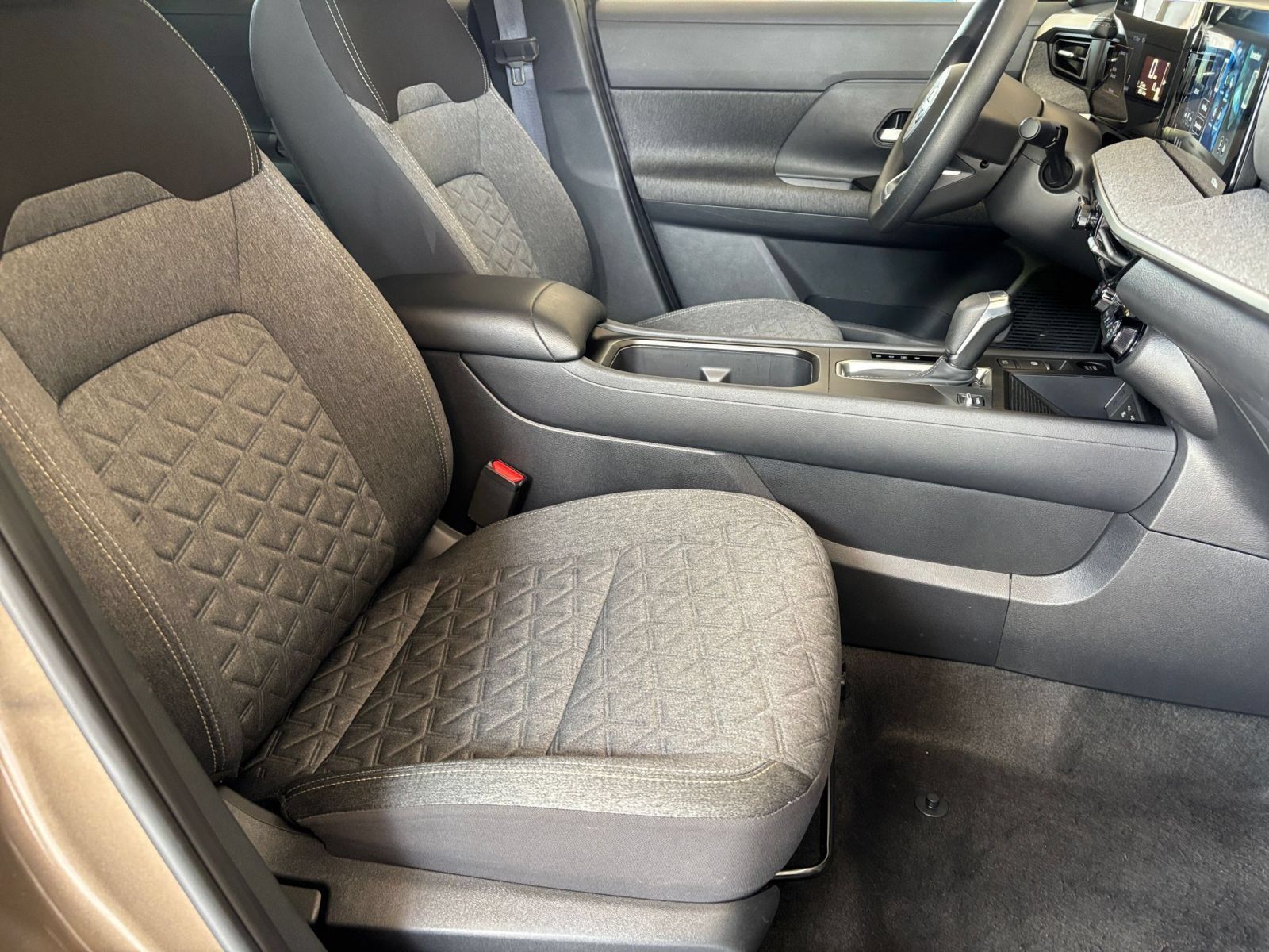 Used 2026 Nissan Kicks SV w/ Cold Weather Package FWD image 34