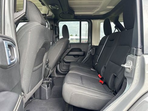 Used 2021 Jeep Wrangler Unlimited Sahara w/ Uconnect 4C Nav & Sound Group AWD/4WD image 28