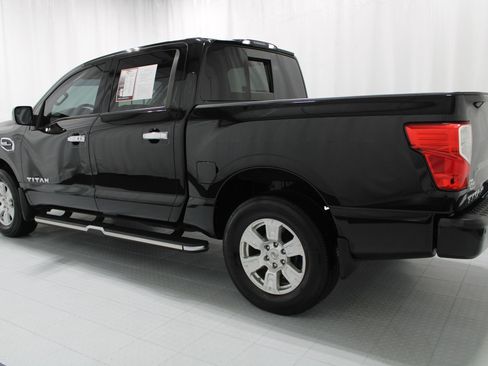 Used 2017 Nissan Titan SV AWD/4WD image 8