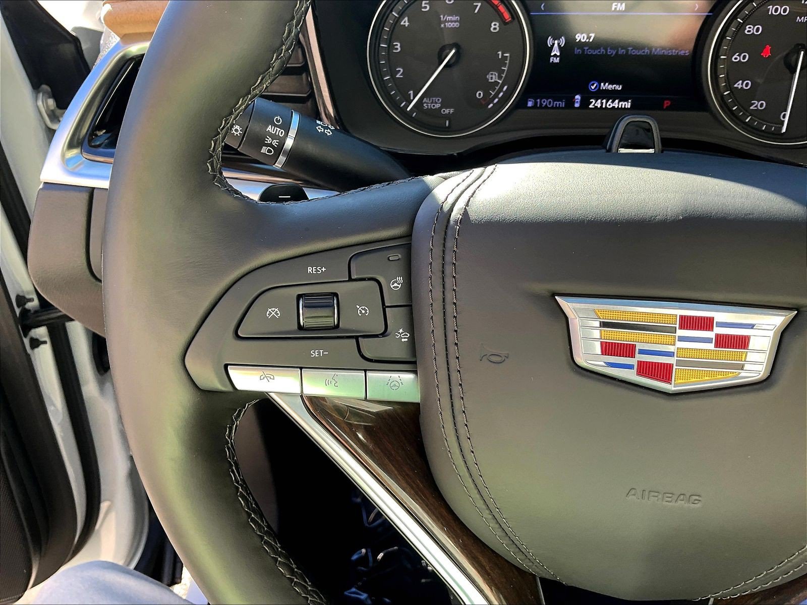 Used 2025 Cadillac XT6 Premium Luxury w/ Platinum Package FWD image 13