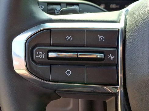 Used 2025 GMC Yukon Denali AWD/4WD image 17