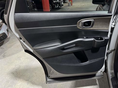 Used 2023 Kia Sorento S w/ Panoramic Sunroof Package image 11