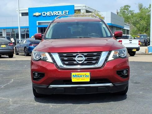 Used 2017 Nissan Pathfinder Platinum image 2