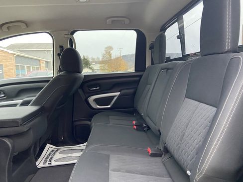 Used 2018 Nissan Titan SV image 24