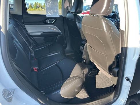 Used 2022 Jeep Compass Limited image 10