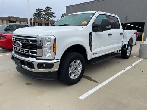 Used 2025 Ford F250 XLT image 1