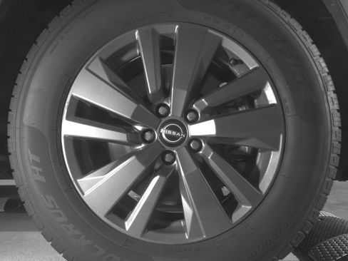 Used 2024 Nissan Pathfinder SV FWD image 12