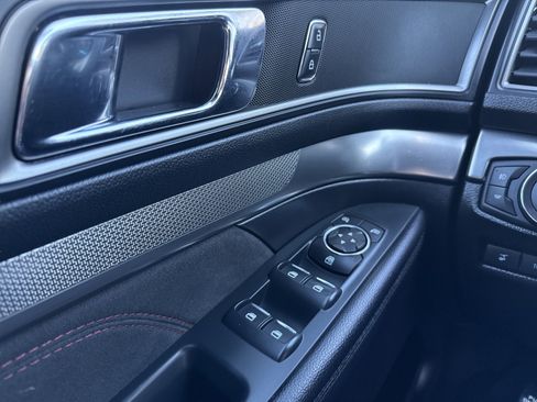 Used 2019 Ford Explorer XLT w/ XLT Sport Appearance Package image 25