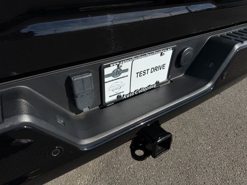 Used 2023 Chevrolet Silverado 2500 High Country w/ Z71 Off-Road Package image 12