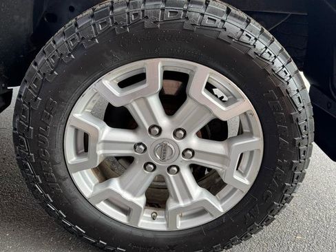 Used 2017 Nissan Titan SV AWD/4WD image 11