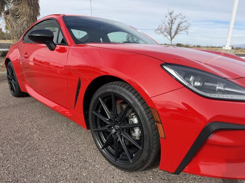 Used 2025 Toyota GR86 Premium image 13