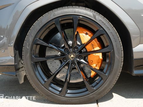 Used 2021 Lamborghini Urus AWD/4WD image 11