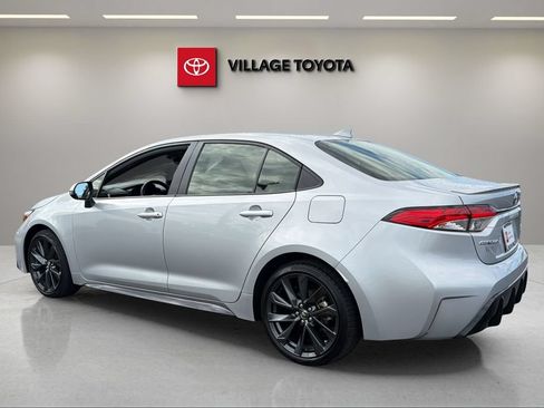 Certified 2024 Toyota Corolla SE FWD image 3