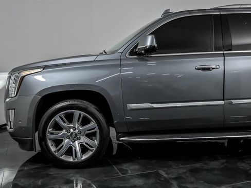 Used 2019 Cadillac Escalade Luxury AWD/4WD image 6